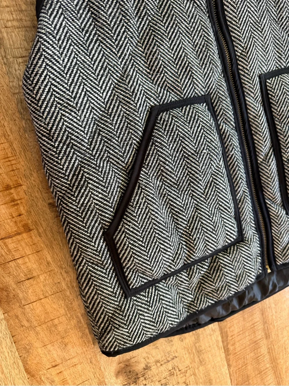 MEROKEETY Black White Herringbone Zip Front Vest Gold Tone Zipper Pockets